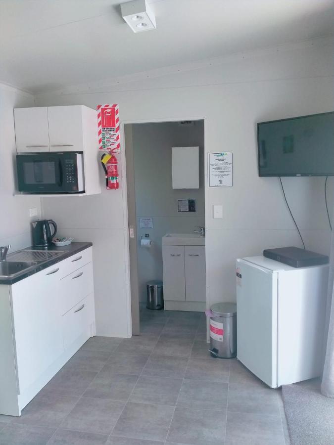 Port Waikato Holiday Park Екстер'єр фото