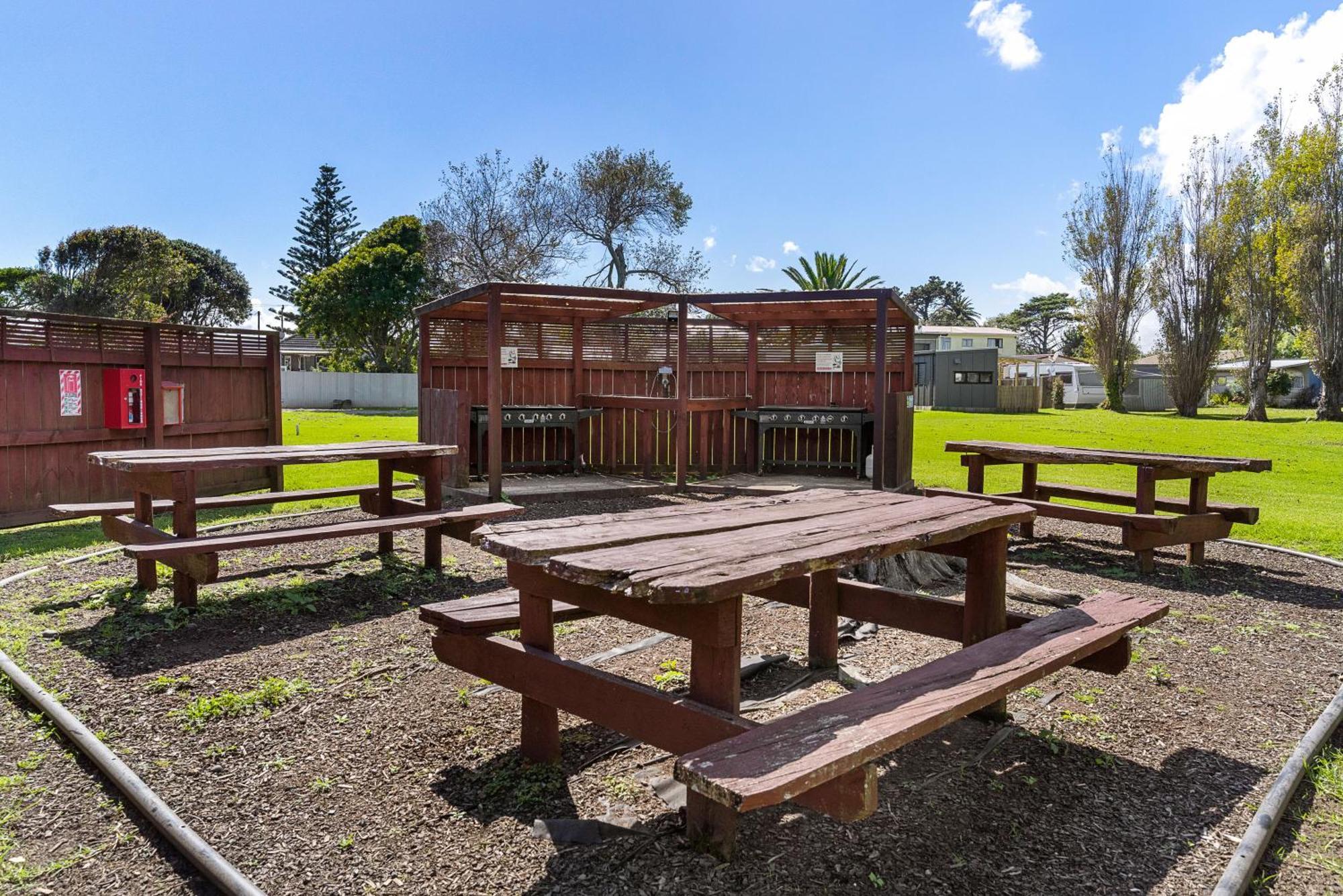 Port Waikato Holiday Park Екстер'єр фото