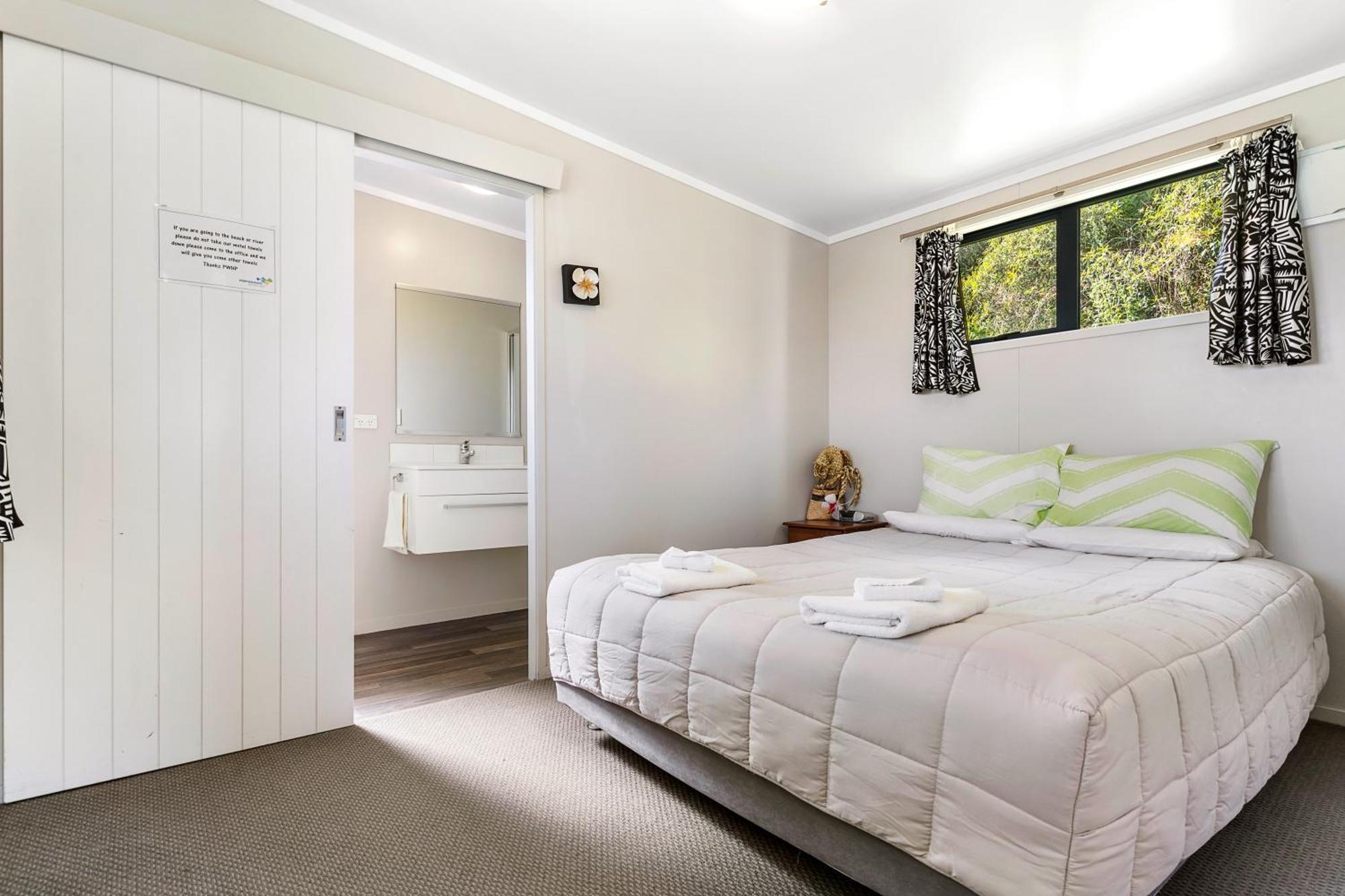 Port Waikato Holiday Park Екстер'єр фото