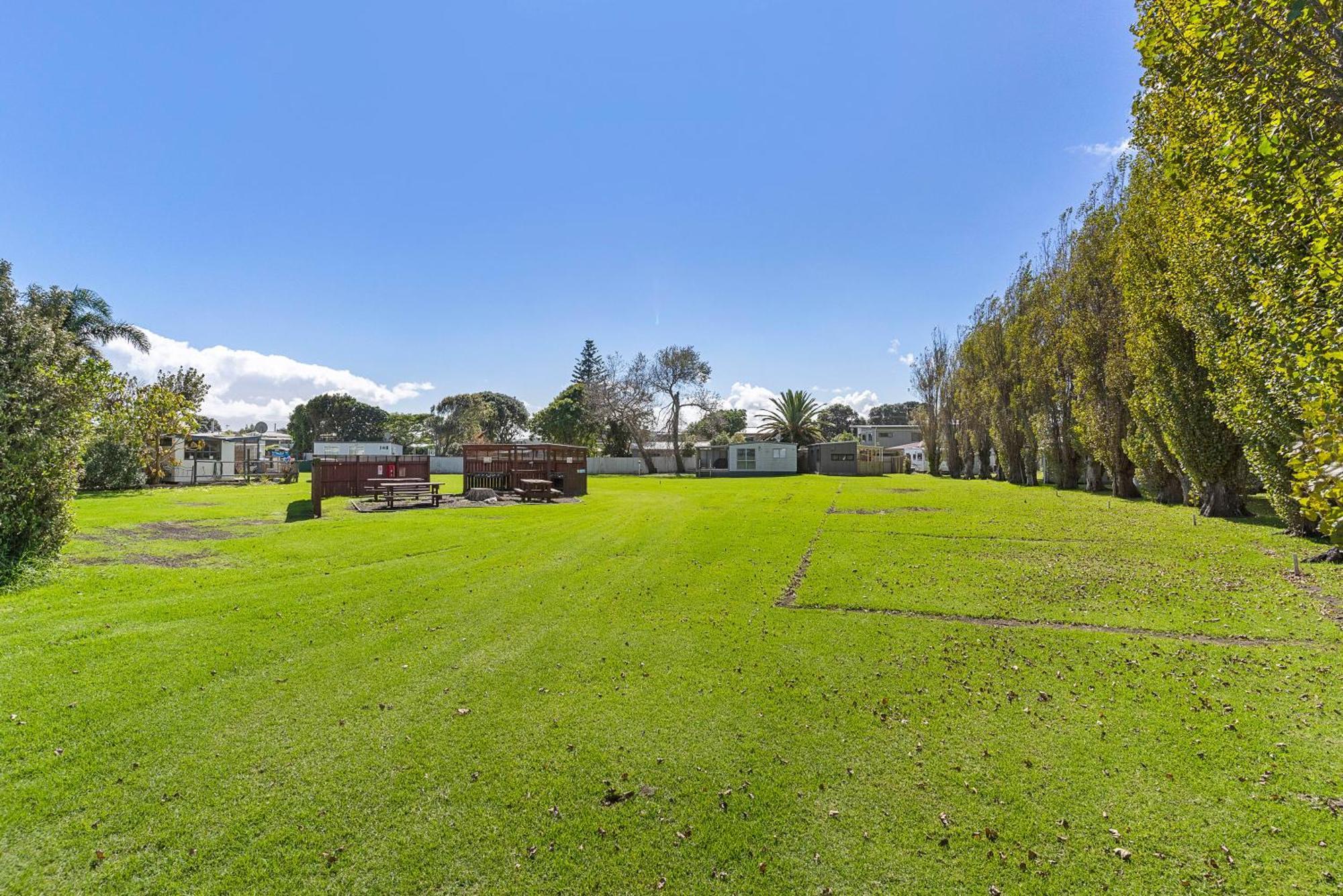Port Waikato Holiday Park Екстер'єр фото
