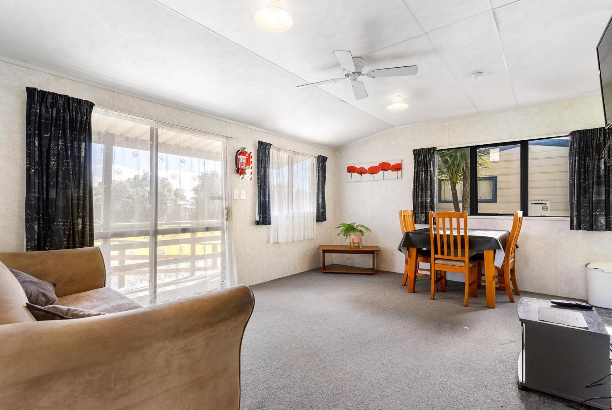 Port Waikato Holiday Park Екстер'єр фото