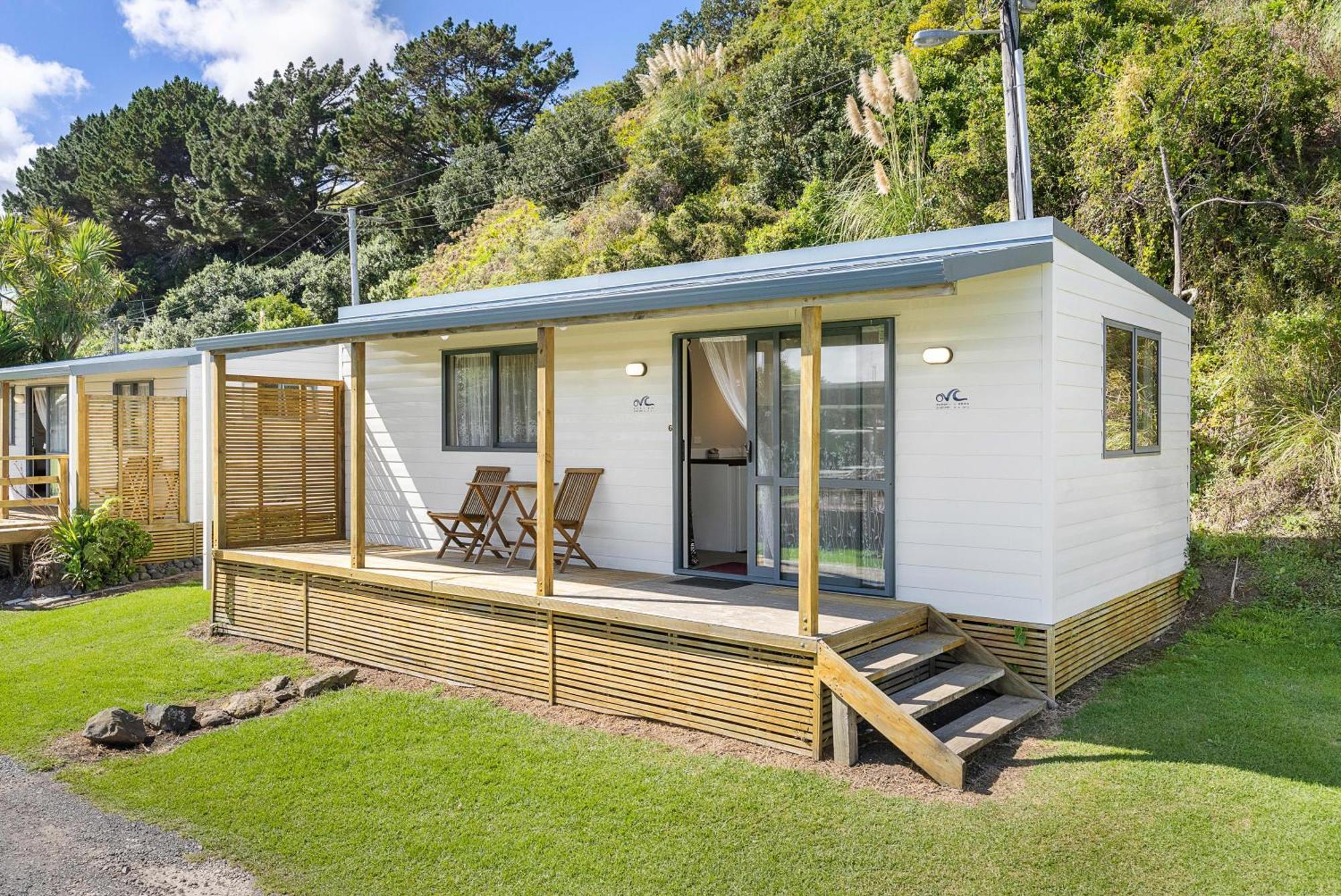 Port Waikato Holiday Park Екстер'єр фото