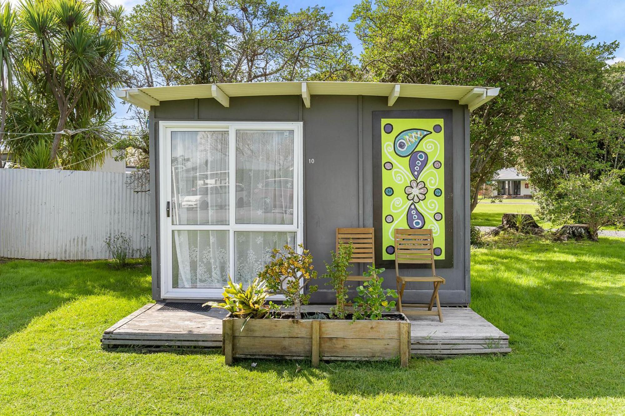 Port Waikato Holiday Park Екстер'єр фото
