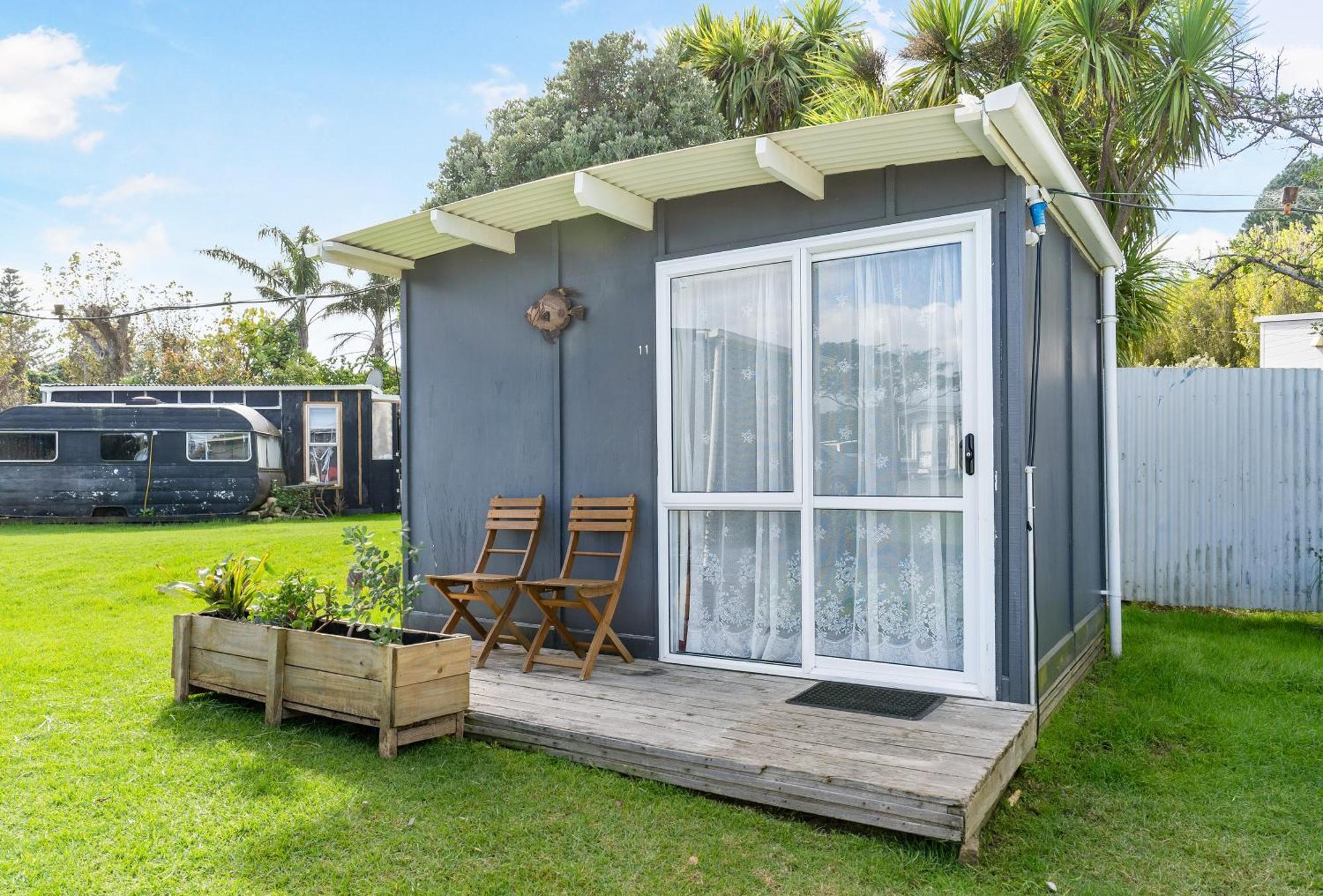 Port Waikato Holiday Park Екстер'єр фото