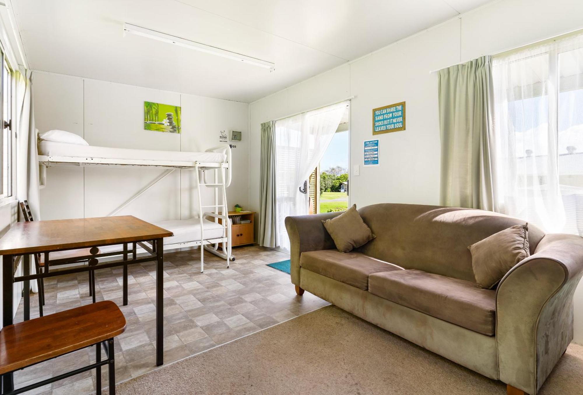 Port Waikato Holiday Park Екстер'єр фото