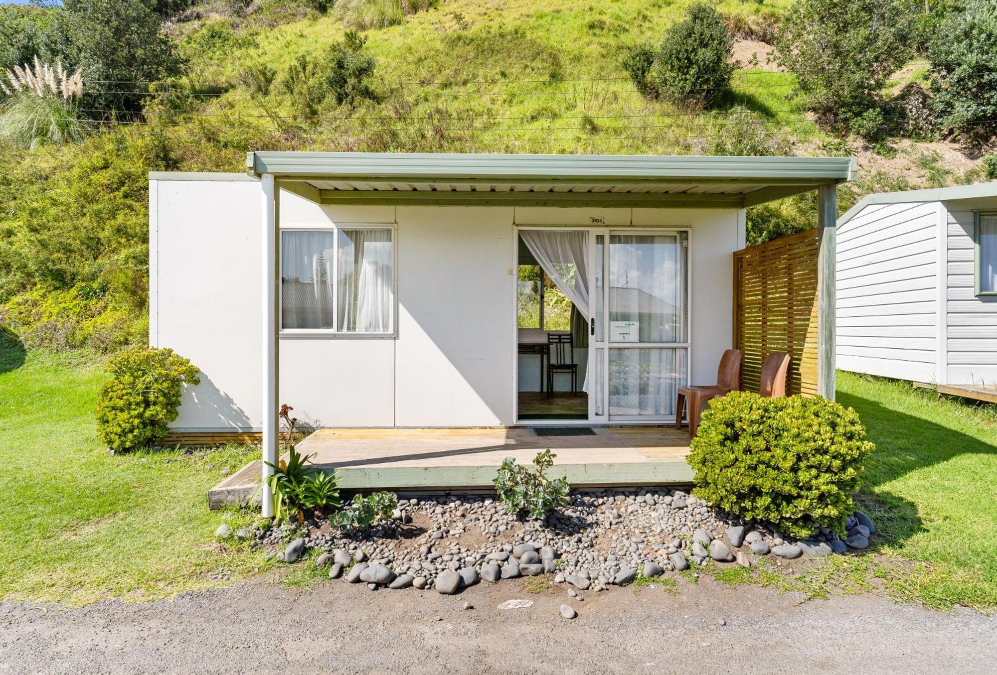 Port Waikato Holiday Park Екстер'єр фото