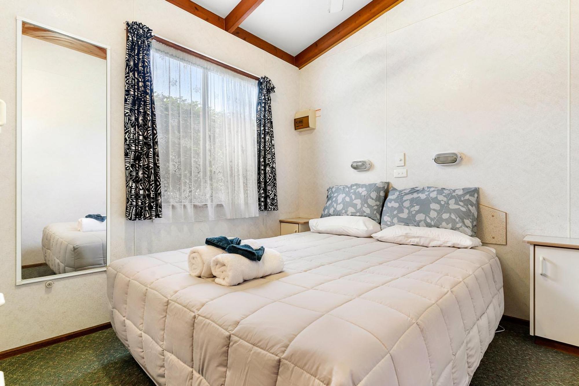 Port Waikato Holiday Park Екстер'єр фото