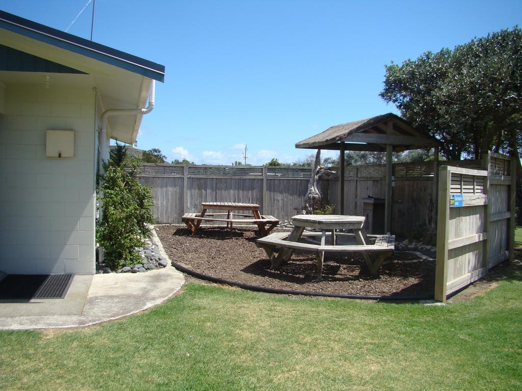 Port Waikato Holiday Park Екстер'єр фото